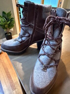 Naturalizer Brown and Gray Lace-Up Women's Boots